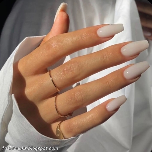 23 Best White and Gold Nail Art Designs 2025 to Try Yourself