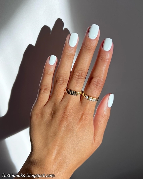 23 Best White and Gold Nail Art Designs 2025 to Try Yourself