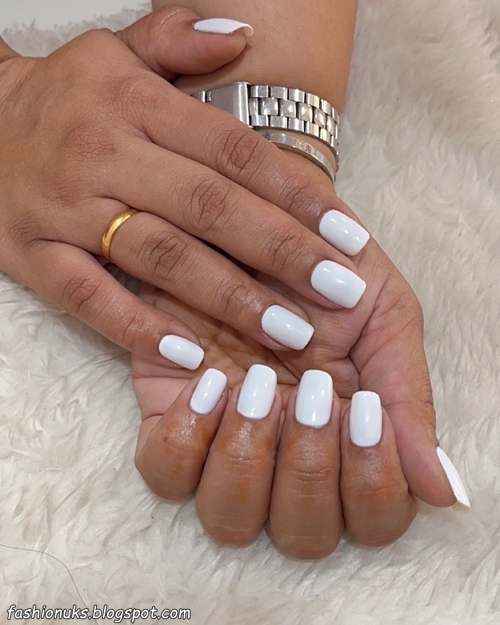 23 Best White and Gold Nail Art Designs 2025 to Try Yourself