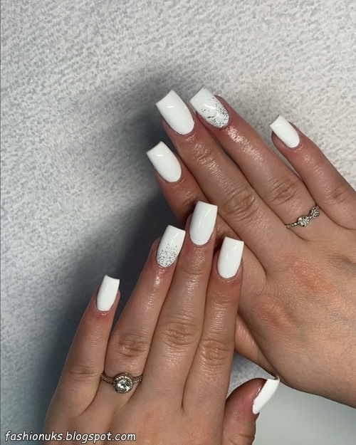 23 Best White and Gold Nail Art Designs 2025 to Try Yourself