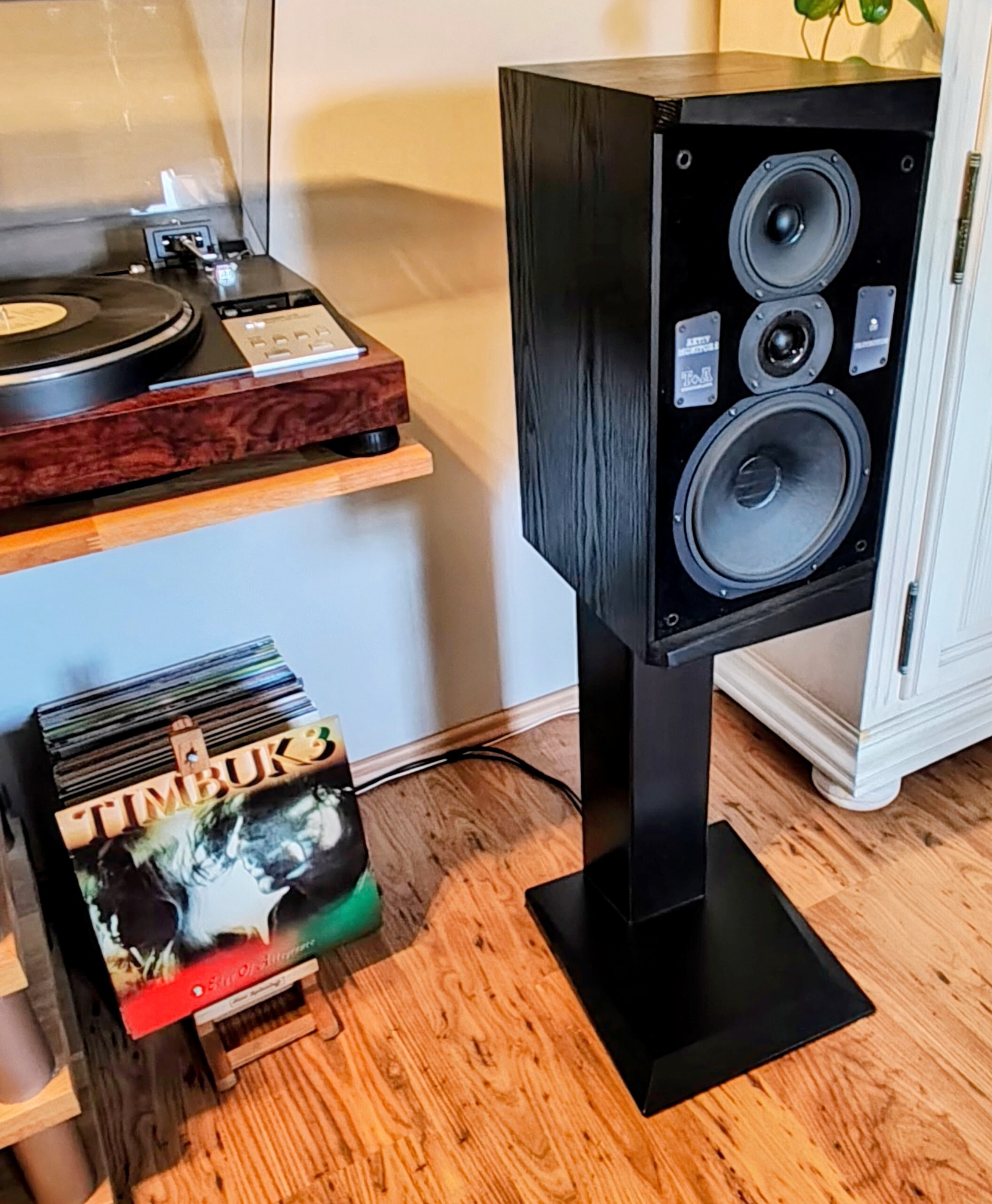 [Bild: 379l8sy4.jpg]