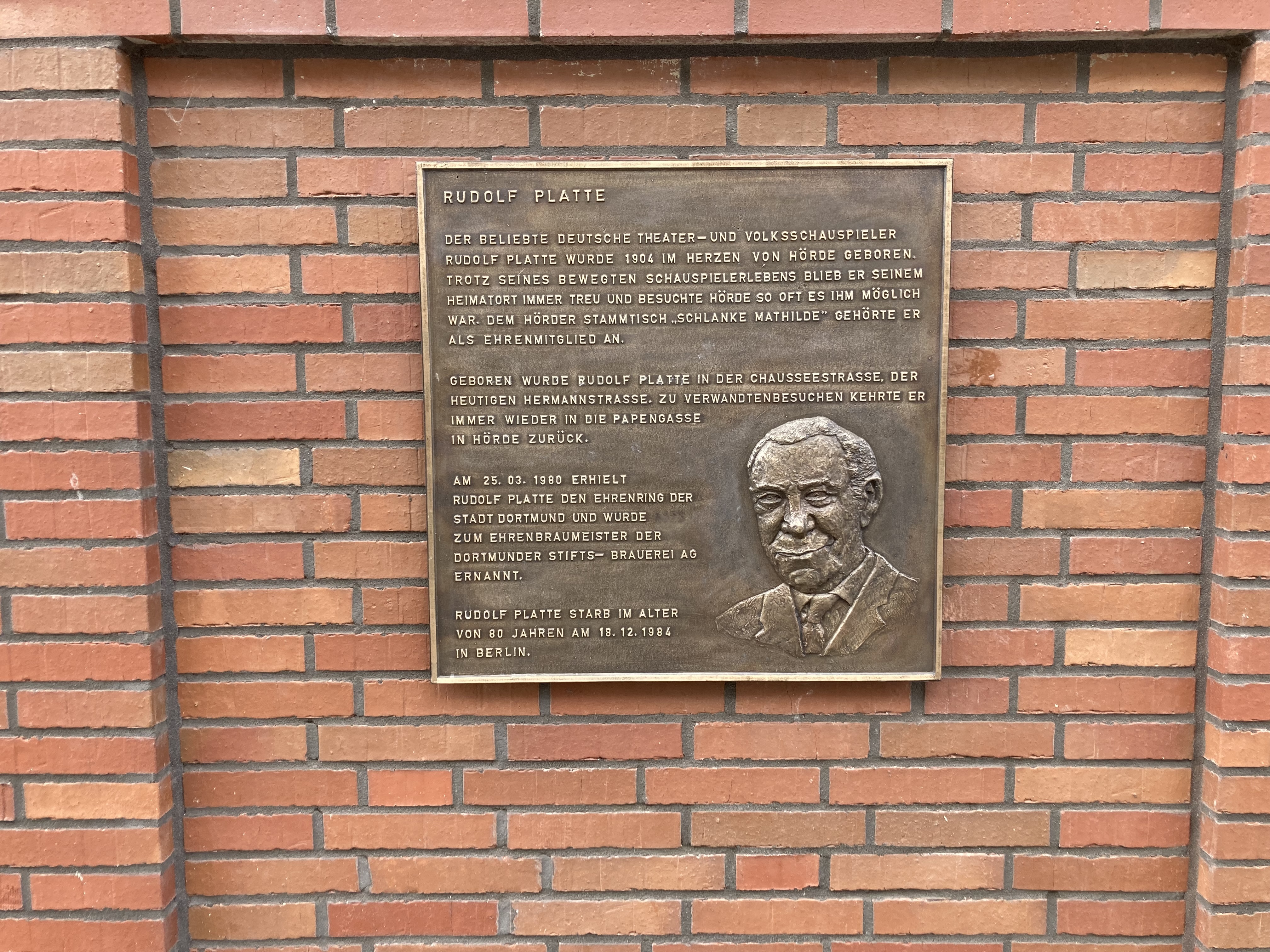 Bild: https://s1.directupload.eu/images/user/250506/p6inrb5a.jpg