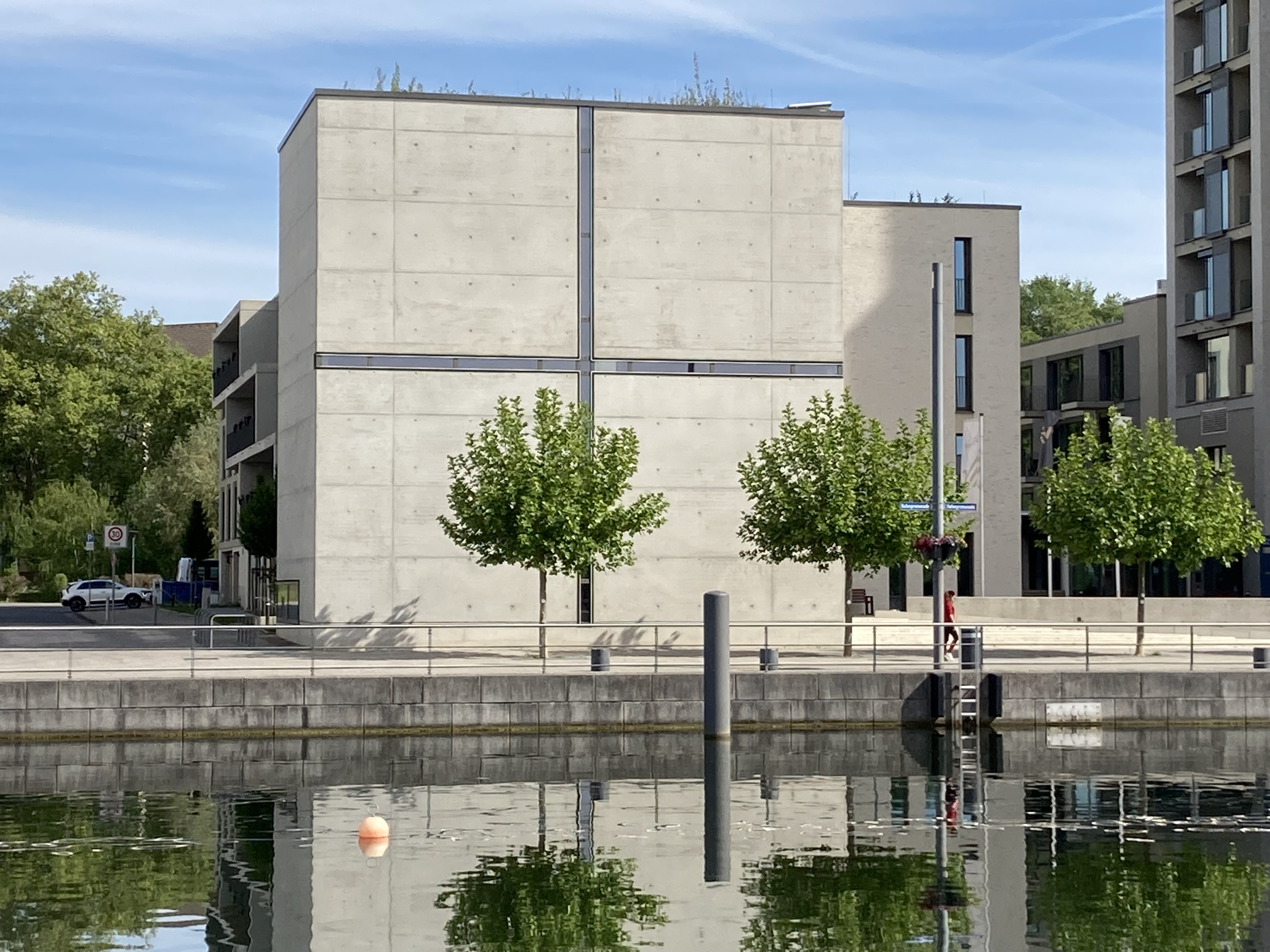 Bild: https://s1.directupload.eu/images/user/250516/o8twzbd5.jpg