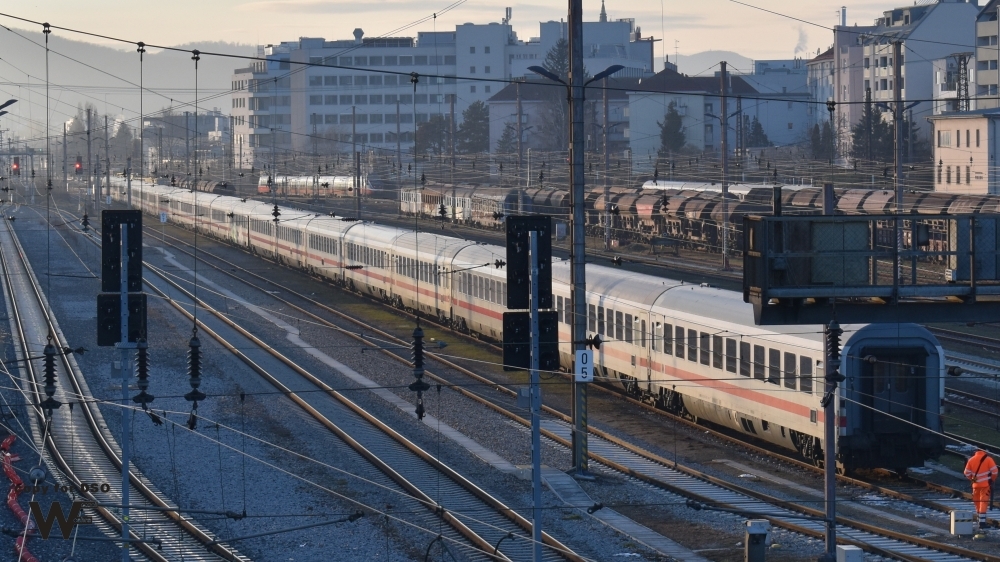 https://s1.directupload.eu/images/user/260506/3umphont.jpg